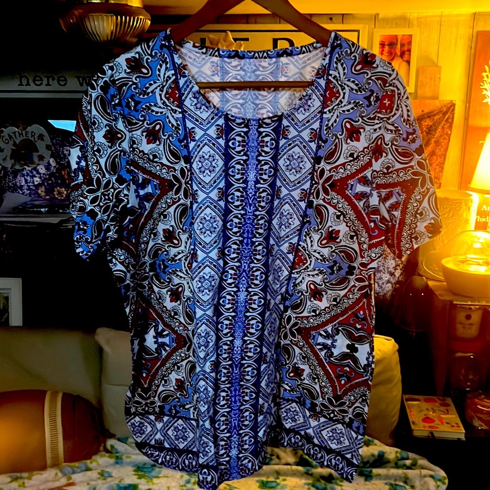 Colorful short sleeve tee with rhinestones